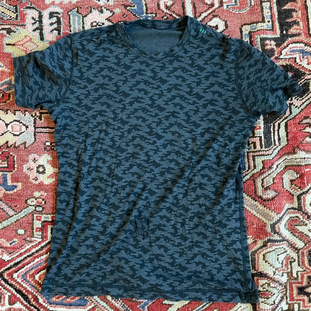 Lululemon Men’s Black Camo Short Sleeve
